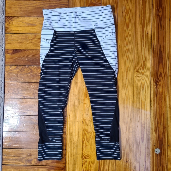 Athleta White & Black Striped Relay 2.0 Capri Leggings - Picture 3 of 15